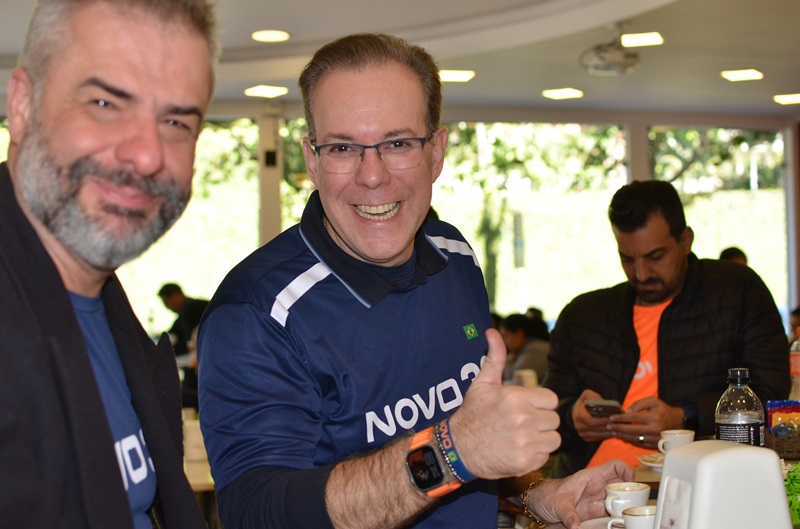 Zema em Guarulhos: Articulado por João Dárcio, Governador ataca corrupção, valoriza indústria local e aponta caminho para a virada política em entrevista a Robson Silva Moreira