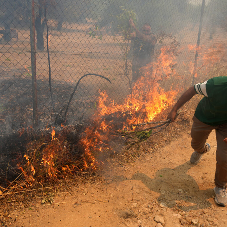 Incêndios em França e Espanha: Fogo Ameaçador em Muito do Continente Europeu — imagem editorial da cobertura de Defesa Civil na Gazeta News Guarulhos