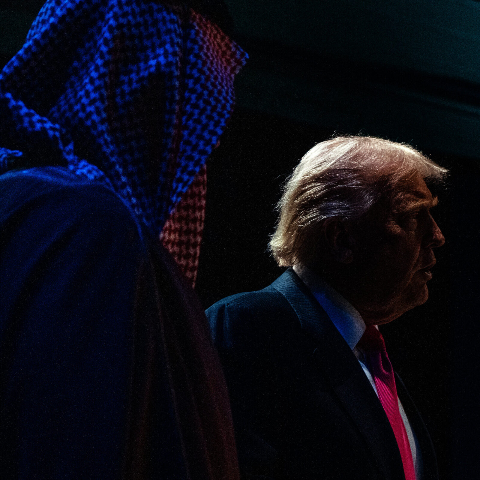 Trump Empurra Energia Nuclear, Incluindo Acordo com Arábia Saudita. Seu Família e Apoiadores Podem Ganhar.