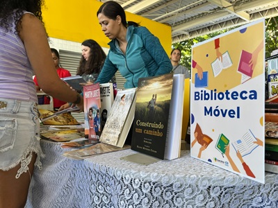 Prefeitura promove incentivo à leitura com doação de livros no Terminal Pimentas