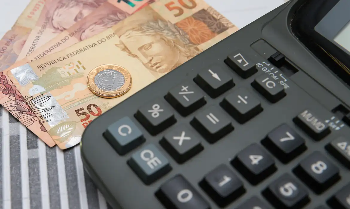 Governo projeta arrecadar R$ 636 bilhões com nova CBS em 2027