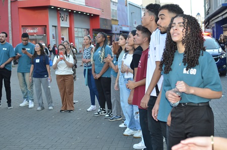 Evangelismo de Impacto: Juventude da Igreja Nasci pra Deus Leva a Mensagem da Cruz ao Coração de Guarulhos