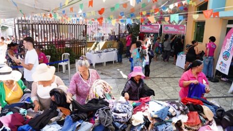 Fundo Social entrega 2 mil peças de roupas no Malvinas 