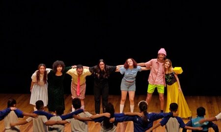 Teatro musical no Adamastor reúne alunos da rede municipal