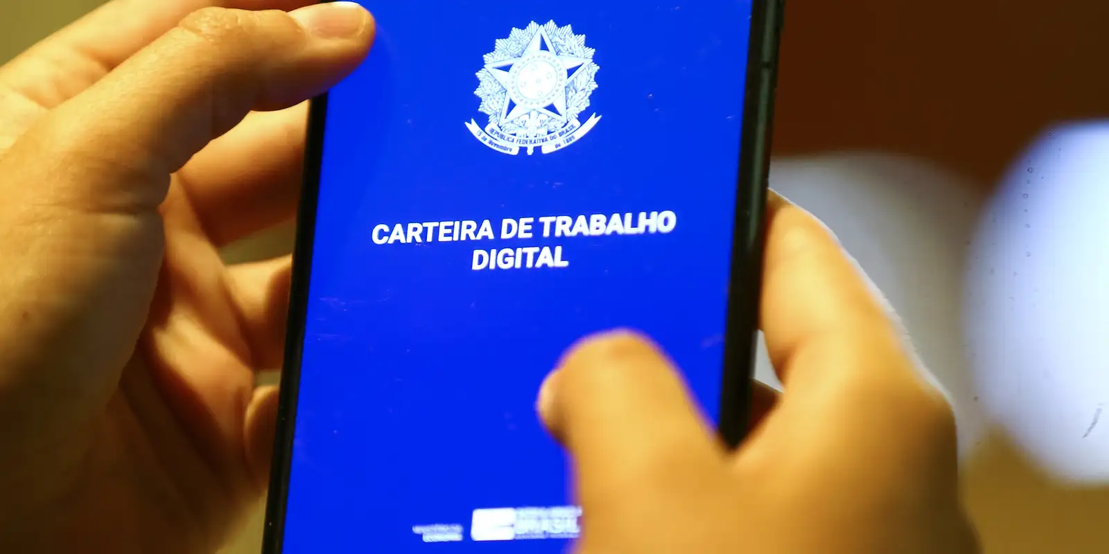 Desemprego cai para 5,3% no trimestre encerrado em julho, menor taxa histórica para o período