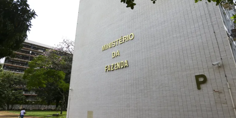governo-central-registra-superavit-de-r-10-8-bilhoes-em-julho