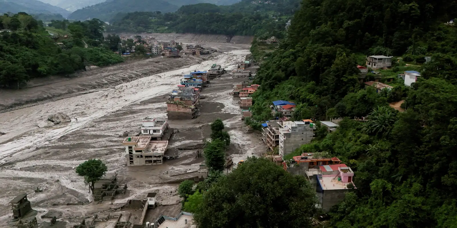 Nepal monitora dois lagos com risco de enchentes