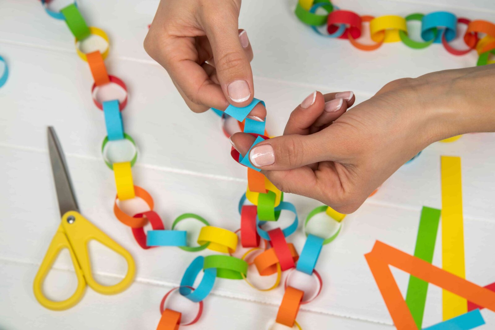 Biblioteca Gracinda dos Anjos oferece oficina gratuita de quilling para crianças