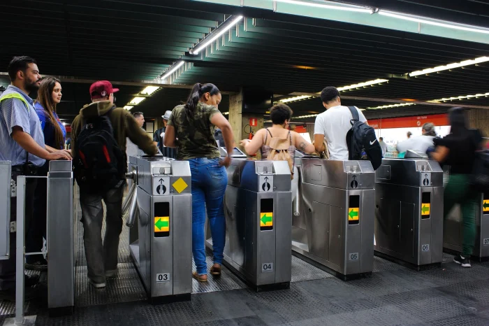 Metrô de SP encerra uso de bilhetes magnéticos de papel até outubro