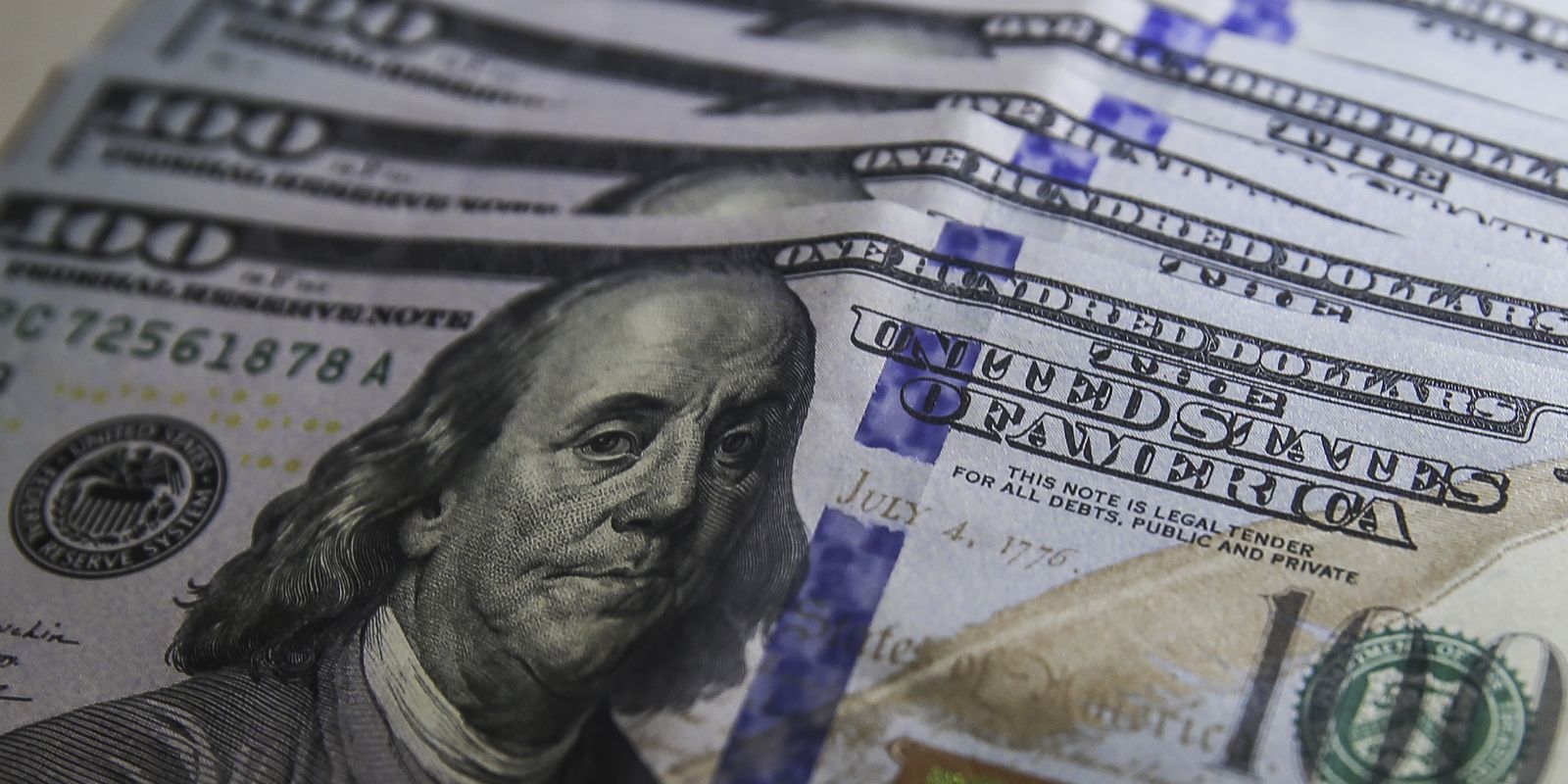 Dólar fecha setembro em queda e Ibovespa sobe mais de 5%