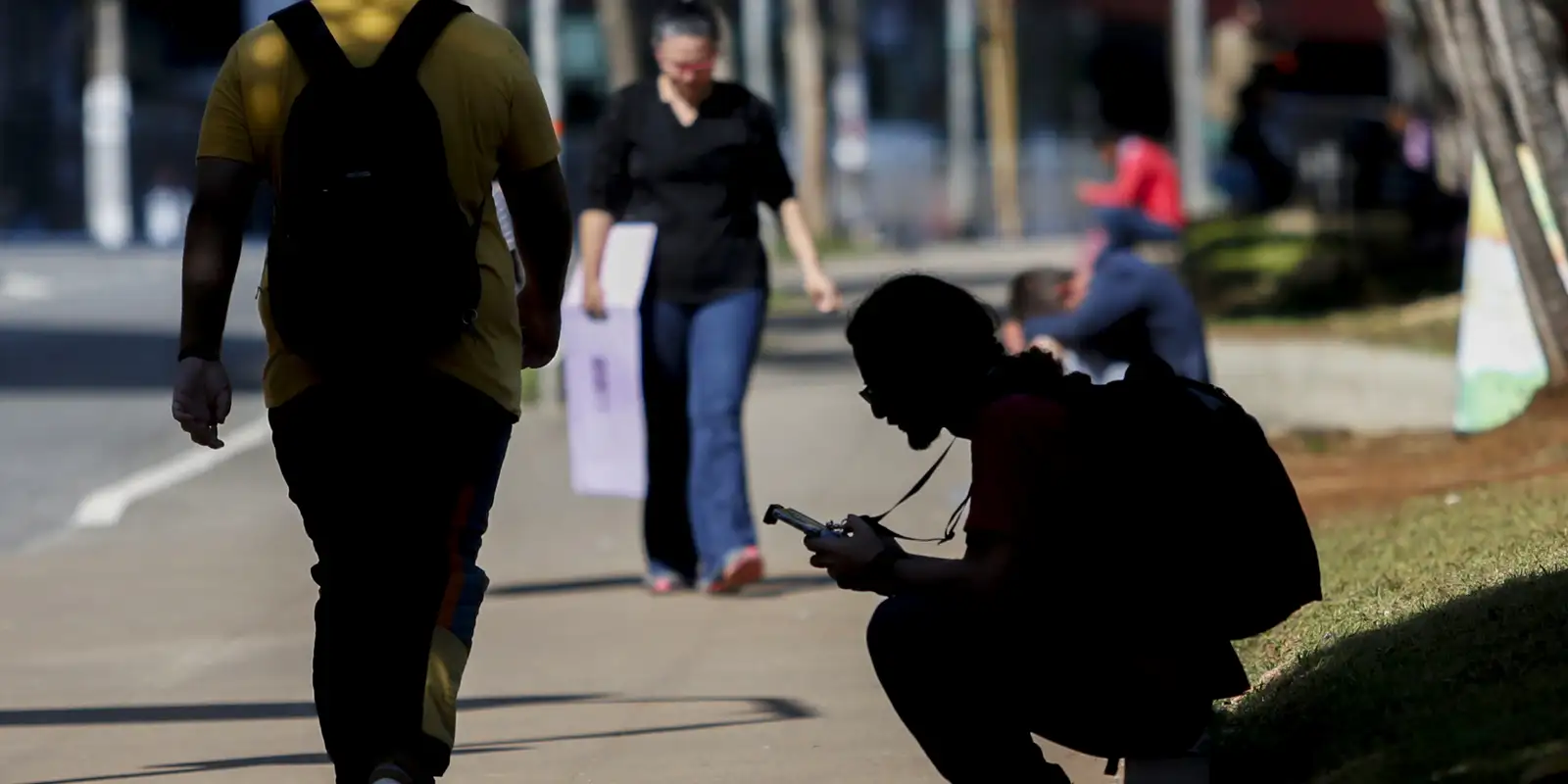 Percentual de jovens nem-nem no Brasil cai para 22,4% em 2024