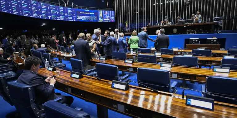 senador-omar-aziz-articula-rito-especial-para-acelerar-votacao-da-pec-da-escala-