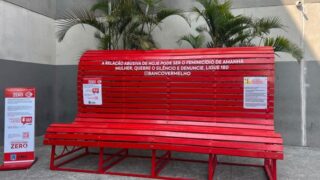 Banco Vermelho Gigante é instalado no Internacional Shopping de Guarulhos