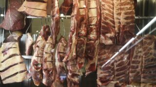 Exportação de carne bovina do Brasil recua 27,1% em agosto devido a cota chinesa