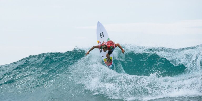 wsl-cancela-etapa-de-abu-dhabi-do-circuito-mundial-de-surfe-de-2026