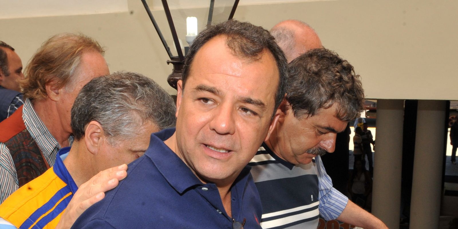 Justiça condena Sérgio Cabral por esquema de regalias na prisão