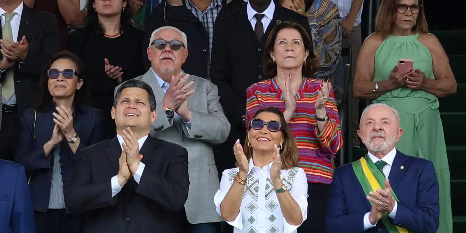 Desfile cívico-militar do Dia da Independência começa em Brasília