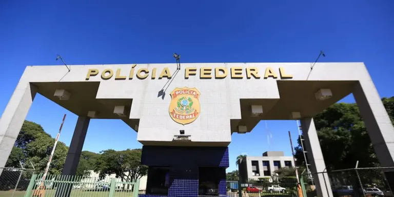 Sindicato de servidores da PF critica afastamento de diretores