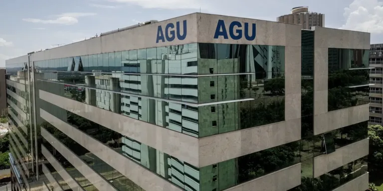 AGU pede suspensão do afastamento de diretor-geral da PF