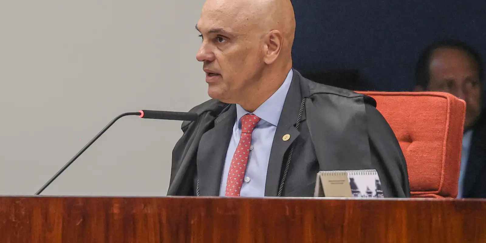 Fachin retira Moraes da relatoria do inquérito das fake news