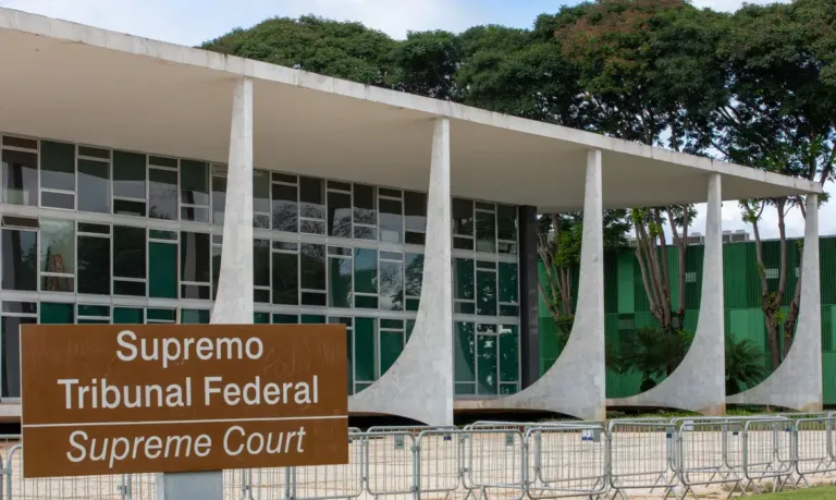 gilmar-mendes-sugere-adiar-sessao-sobre-conduta-de-moraes-no-stf