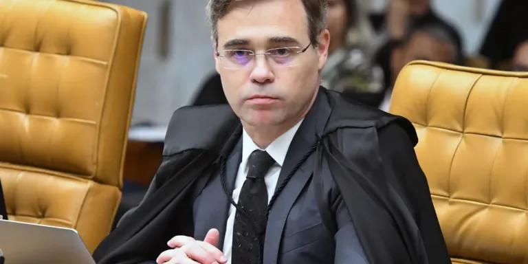 mendonca-afirma-que-divulgou-todo-conteudo-disponivel-no-caso-master