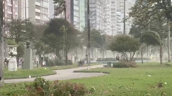 Rajadas de vento chegam a 92,6 km/h em São Paulo; Defesa Civil envia 15 alertas