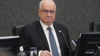 Fachin dá 24 horas para PF enviar dados do celular de Vorcaro