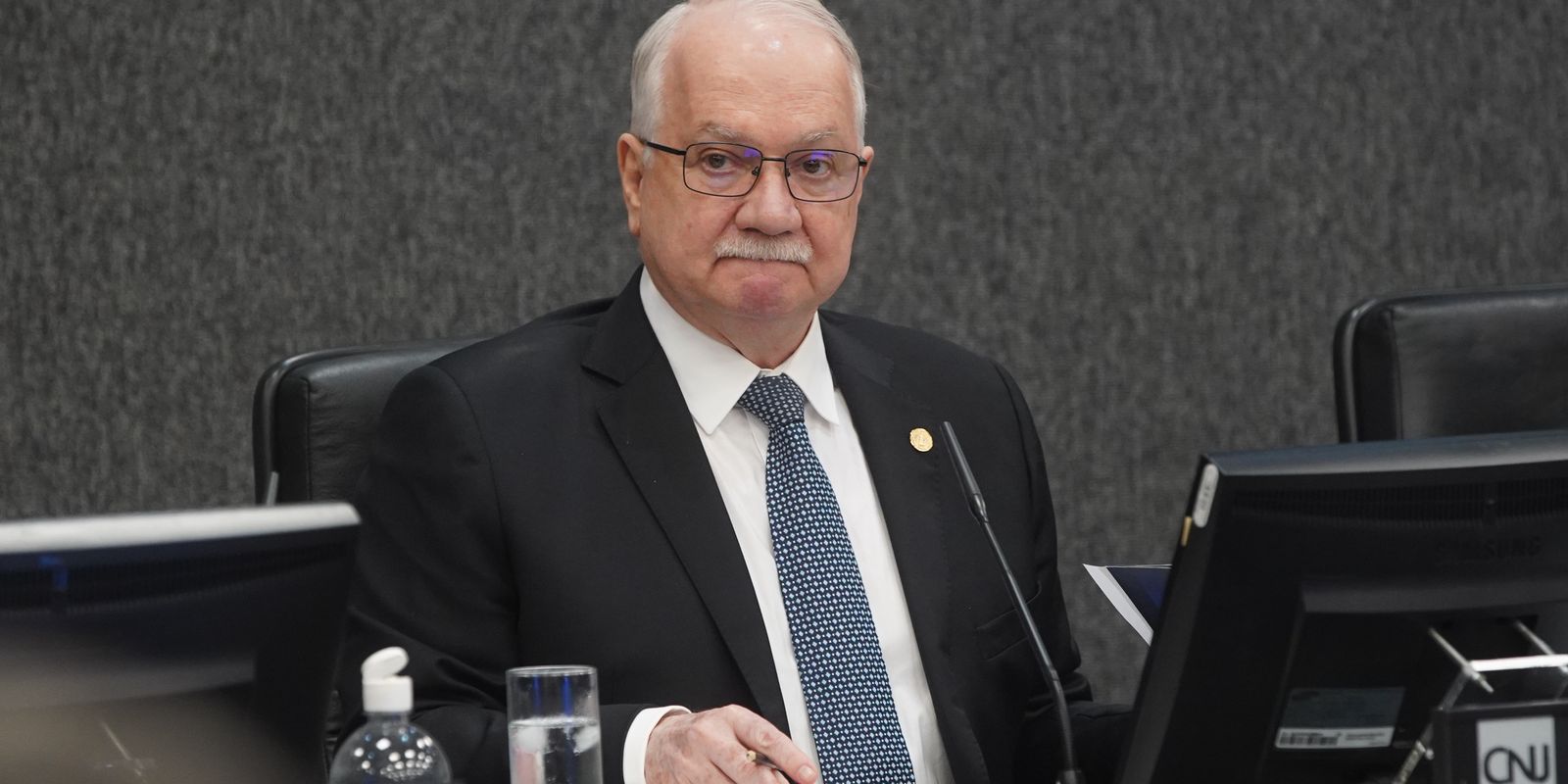 Fachin dá 24 horas para PF enviar dados do celular de Vorcaro