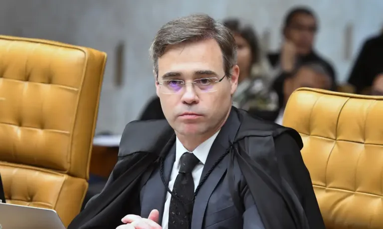mendonca-alerta-para-risco-as-investigacoes-com-dados-do-celular-de-vorcaro