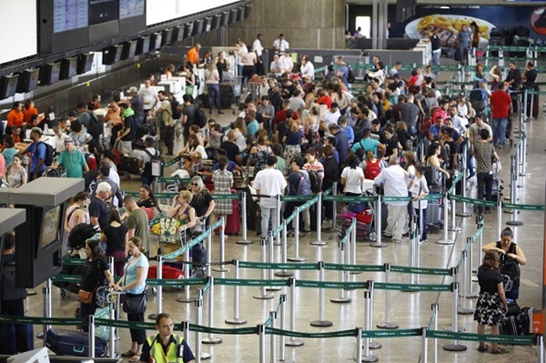 Passageiros indisciplinados podem ser suspensos de voos por até um ano