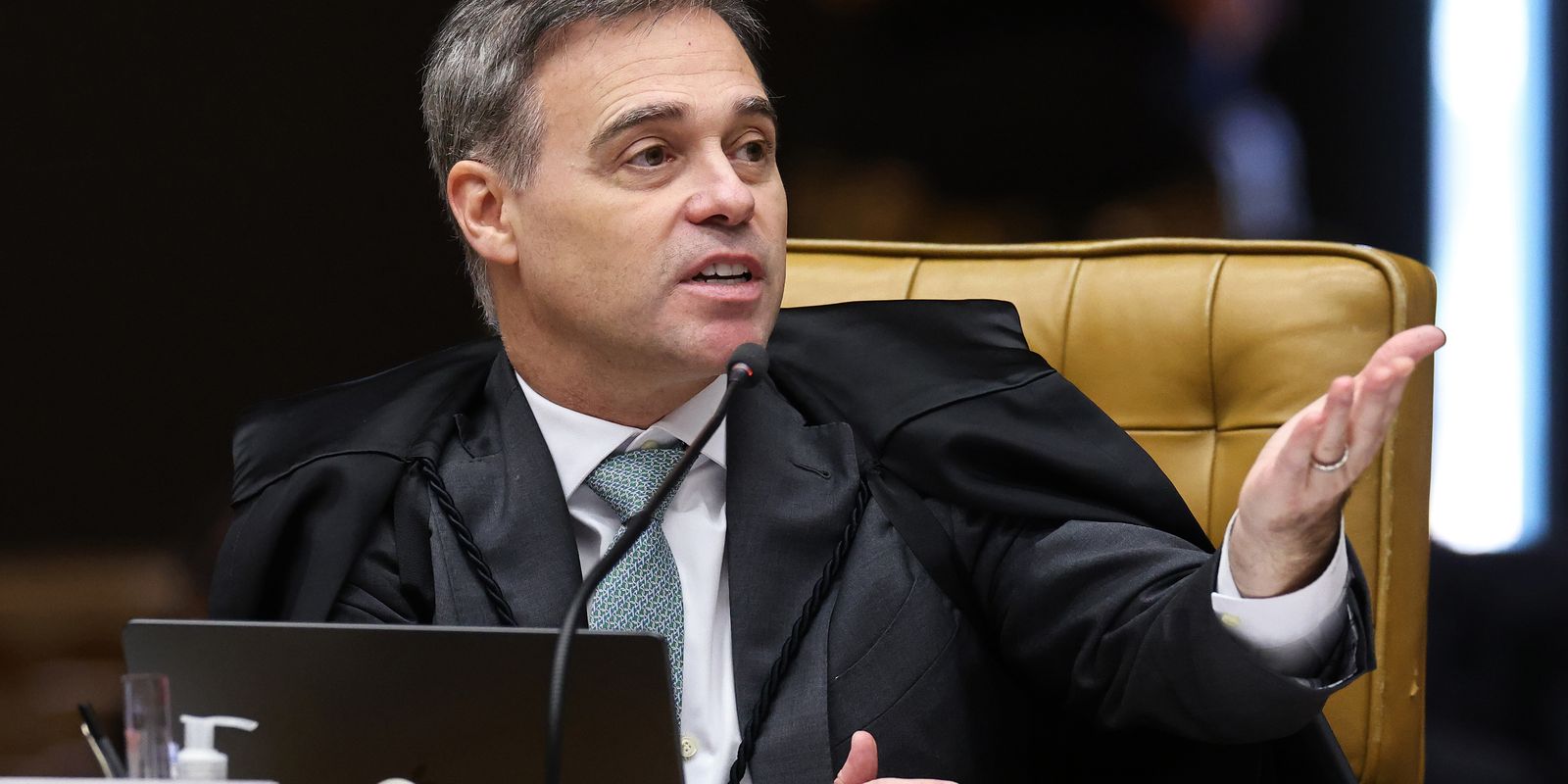 STF: Mendonça vota por julgamento separado de Moraes