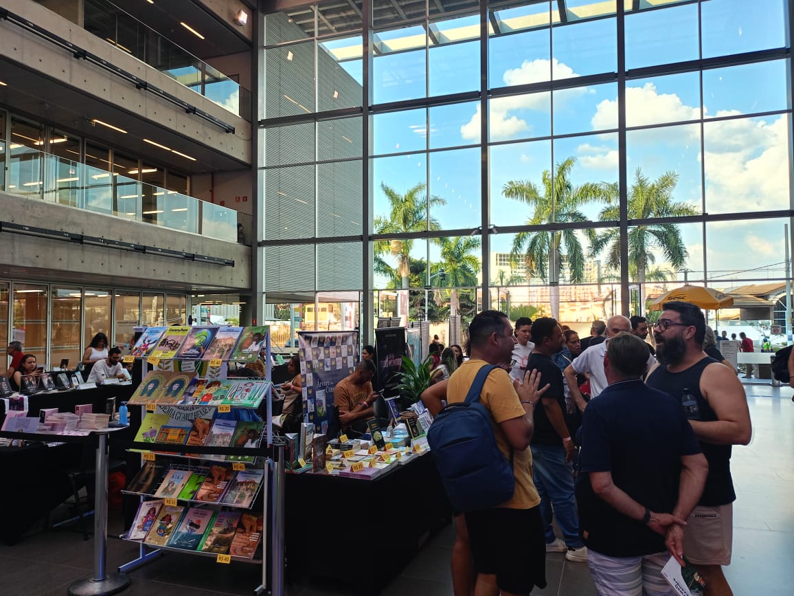 Feira do Livro do Escritor Guarulhense 2026 reúne autores e público em Guarulhos