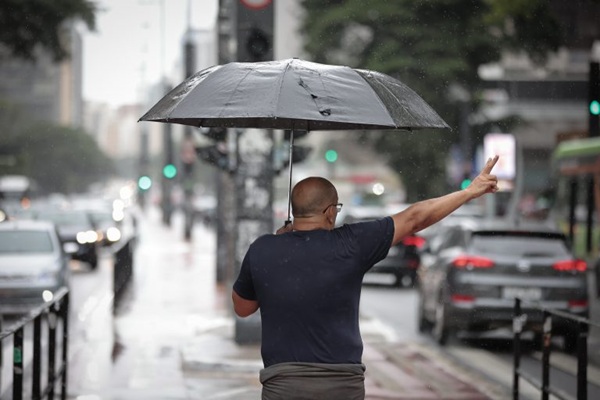 Defesa Civil alerta para chuva intensa e risco de alagamentos em São Paulo