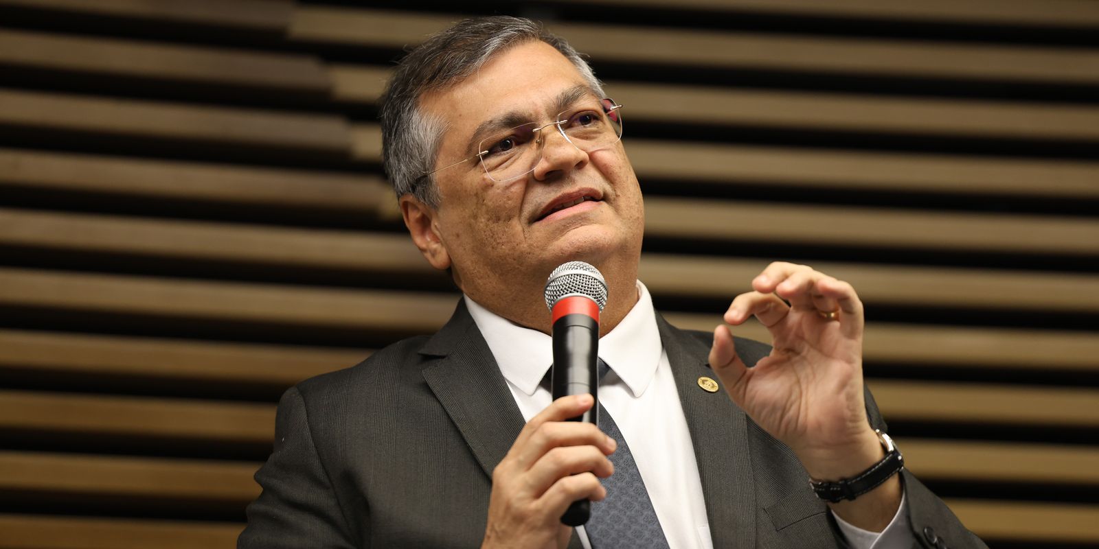 Ministro do STF determina revisão de regras da CVM