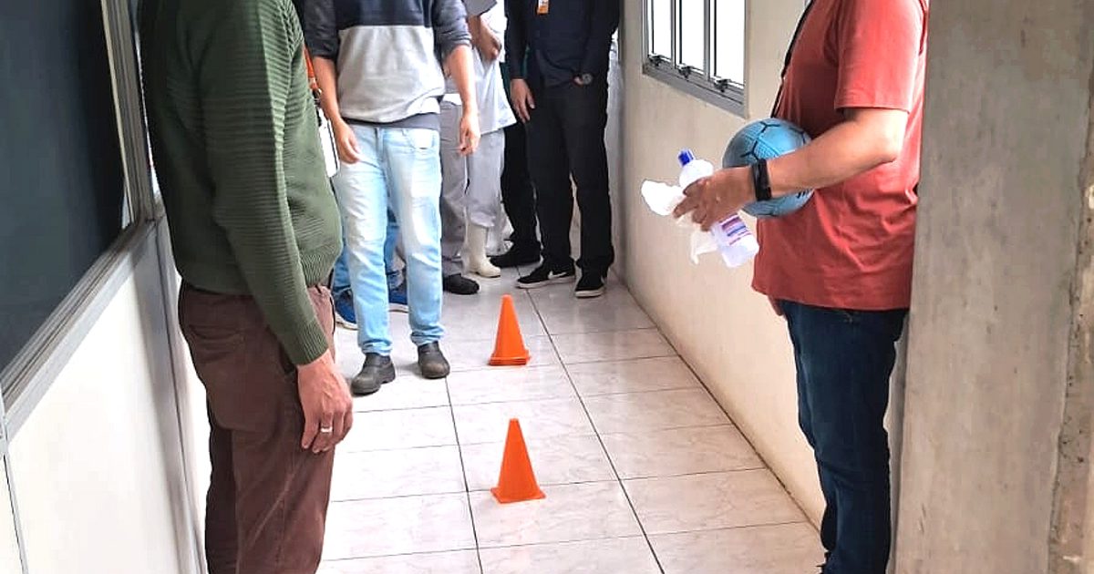 Prefeitura de Guarulhos realiza palestra sobre segurança viária em supermercado