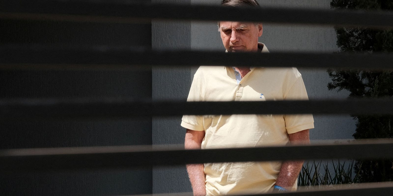 Defesa de Bolsonaro pede suspensão do cumprimento da pena