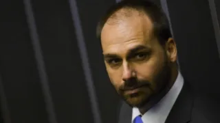 STF condena Eduardo Bolsonaro por difamação contra deputada Tábata Amaral