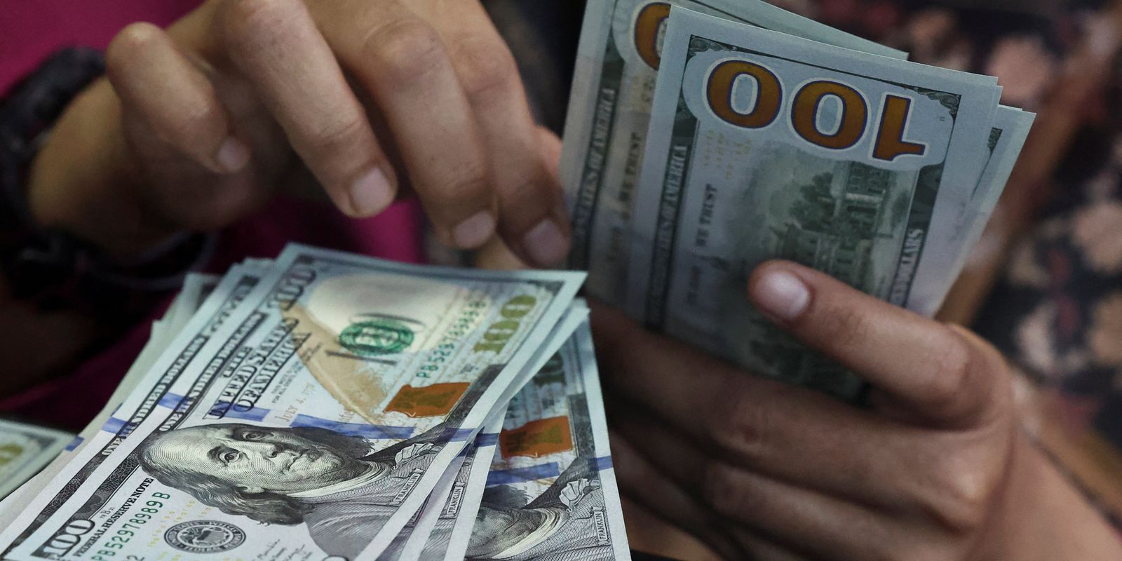 Dólar atinge maior valor desde março e fecha a R$ 5,22
