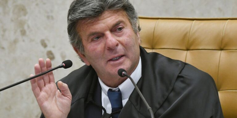 Fux suspende decisão de Dino sobre posts de Nossa Senhora Aparecida