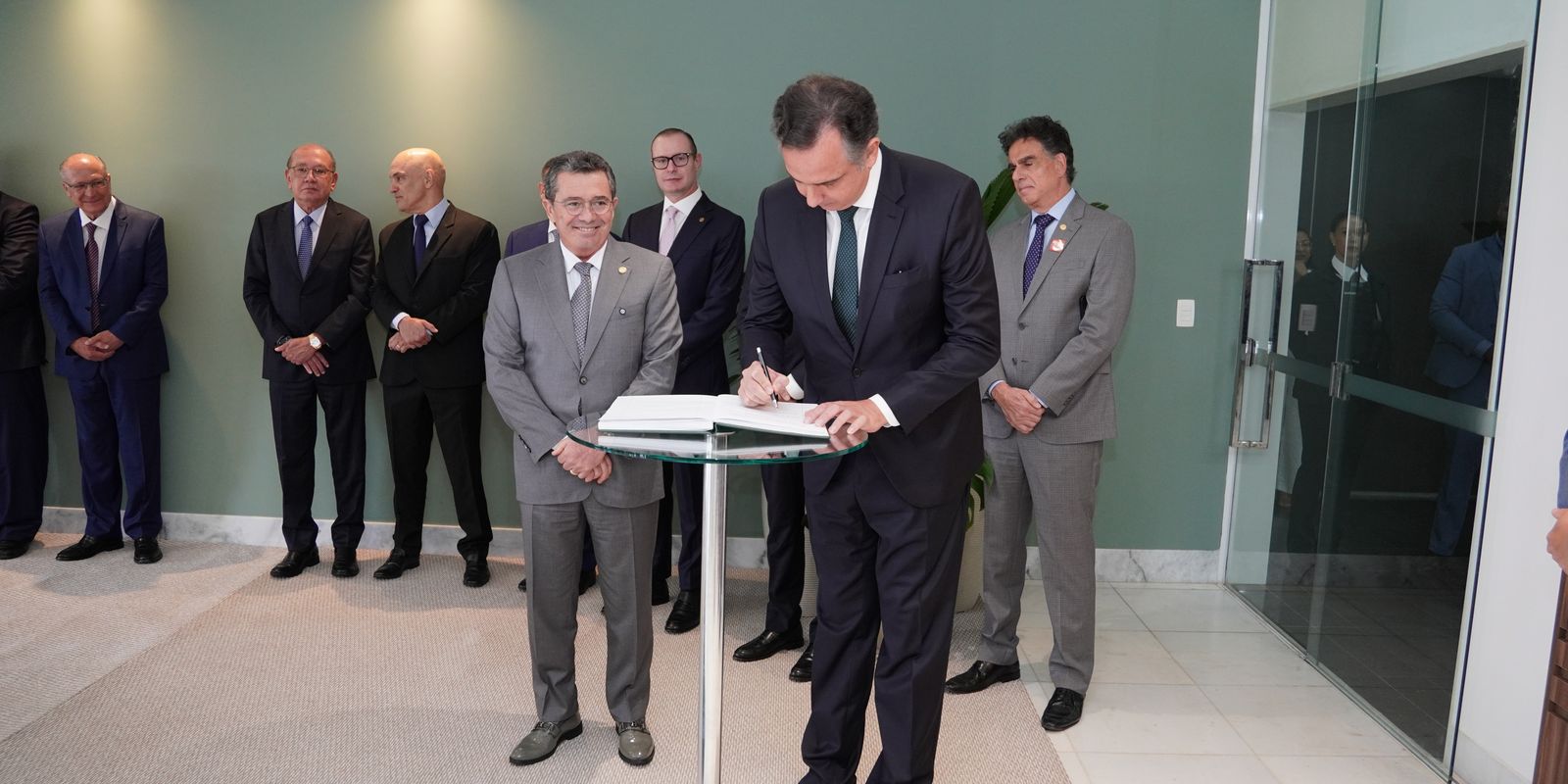 Rodrigo Pacheco assume cargo de ministro do TCU