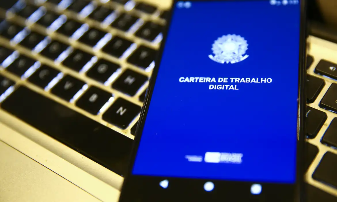 Taxa de desemprego cai para 5,3% no trimestre encerrado em agosto