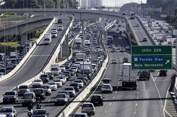 Volta do feriadão exige atenção redobrada nas rodovias de Guarulhos