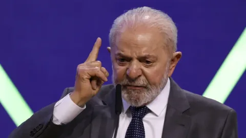 Lula autoriza quebra de sigilos se Flávio Bolsonaro fizer o mesmo