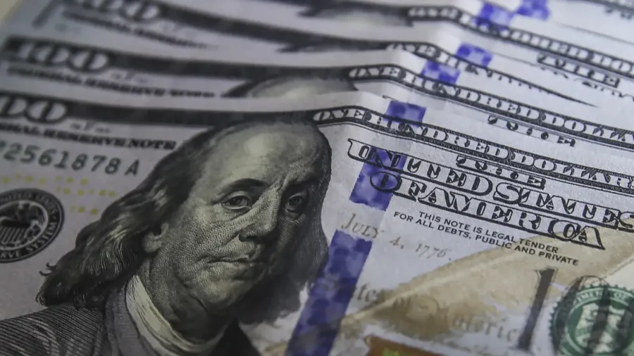 Dólar cai para R$ 5,01 e Ibovespa atinge segundo melhor nível desde outubro